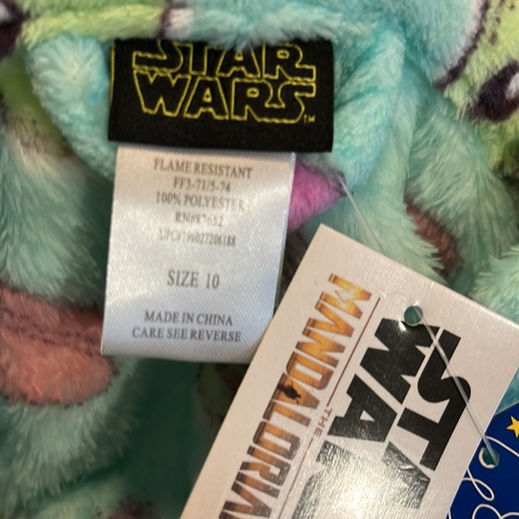 Disney The Mandalorian and Macarons Bathrobe - Picture 8 of 8